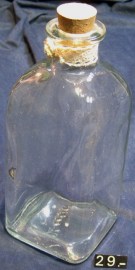 29 BOTELLA VIDRIO CUADRADA